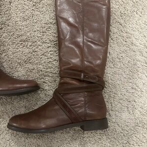 Brown Heeled Boots with Sleek Design